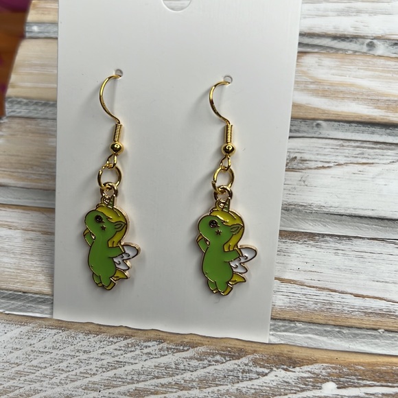 C2 - 925 Sterling Hook Earring with dinosaur unicorn fairy - Picture 2 of 5